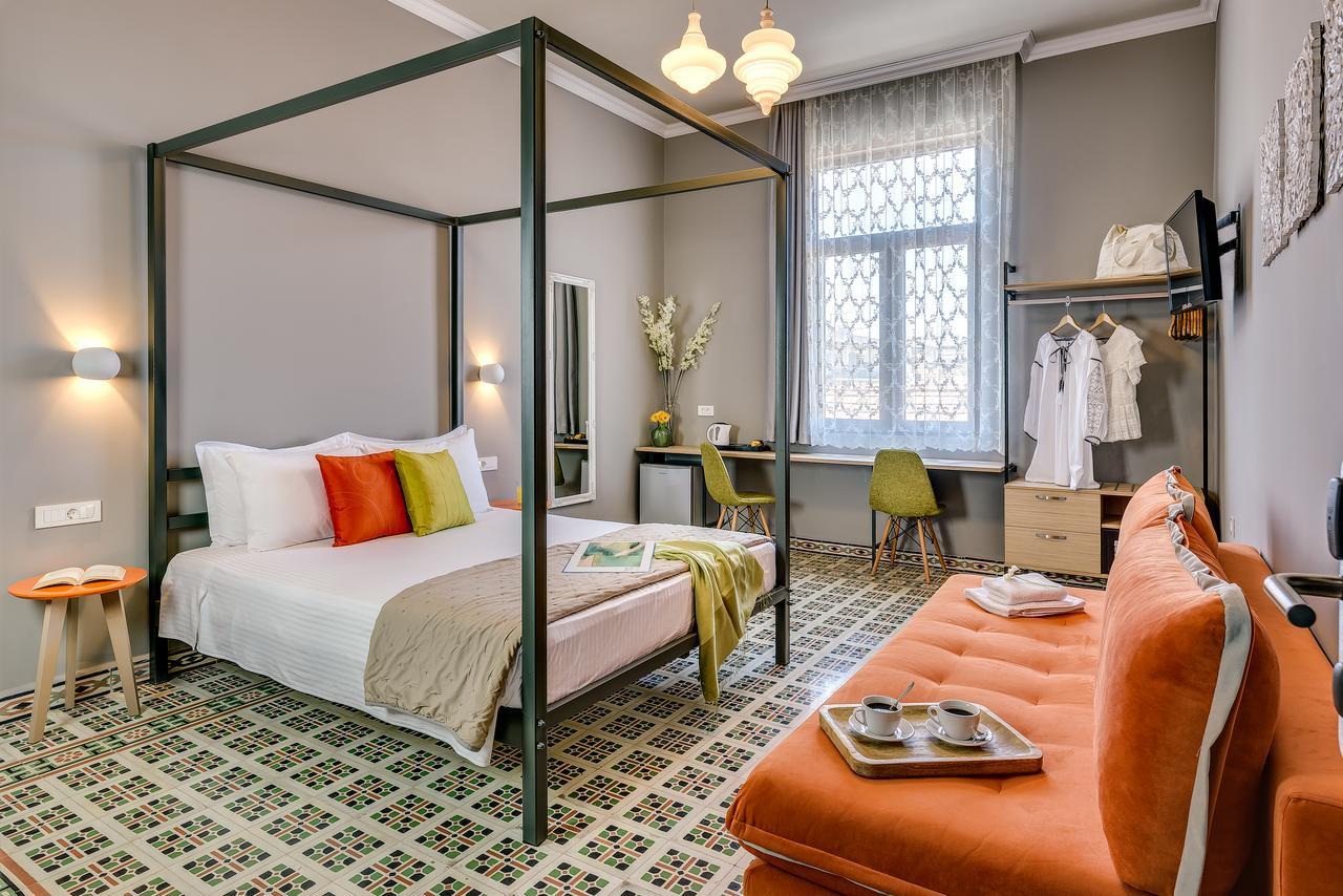 Deluxe Suite with Queen size bed